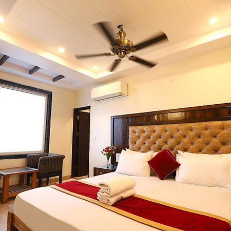 Staybook Hotel Atlanta New Delhi Train Station Exterior foto