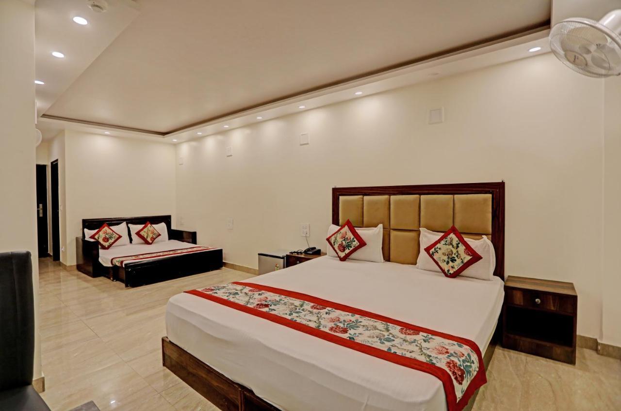 Staybook Hotel Atlanta New Delhi Train Station Exterior foto