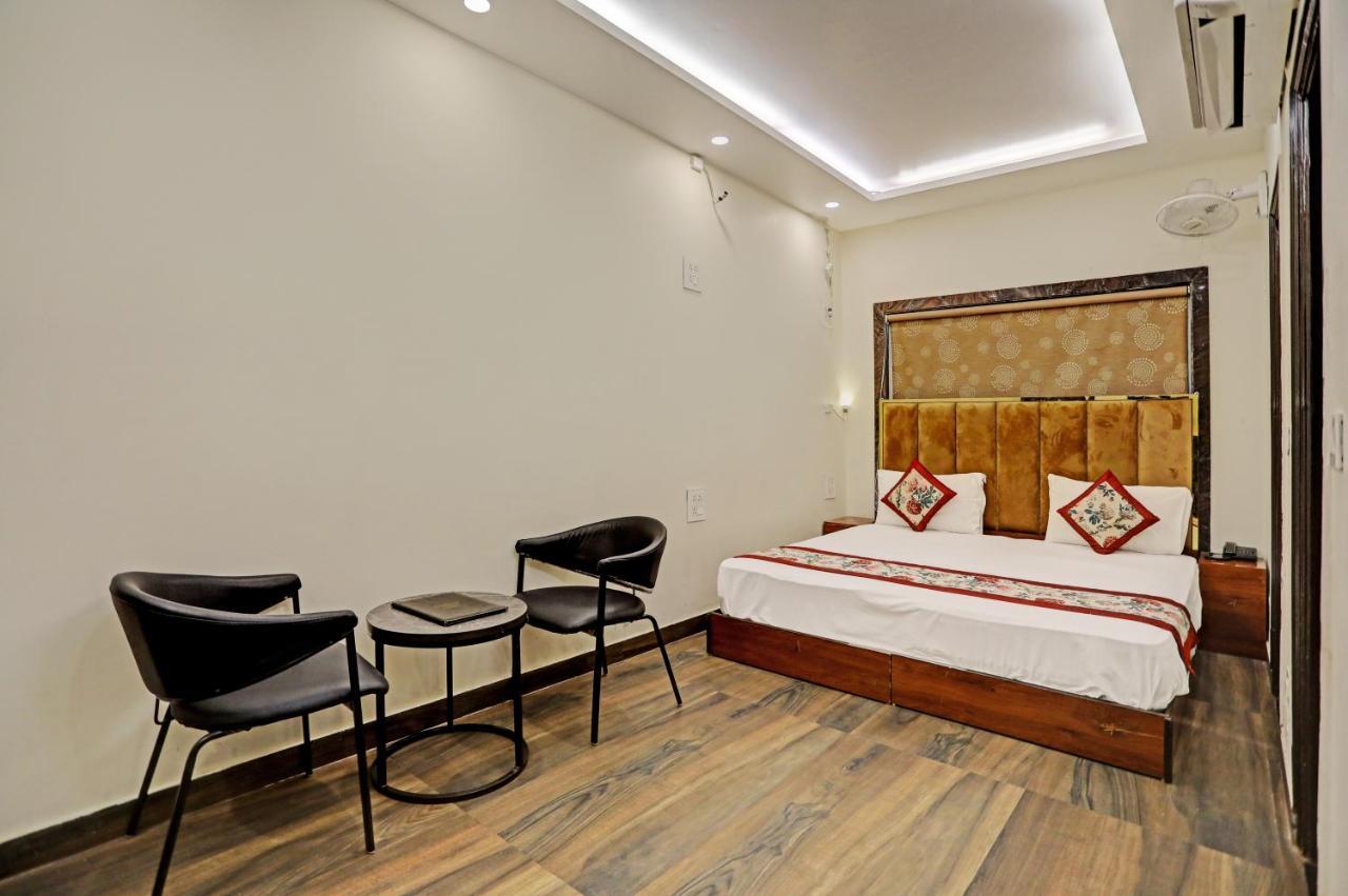 Staybook Hotel Atlanta New Delhi Train Station Exterior foto
