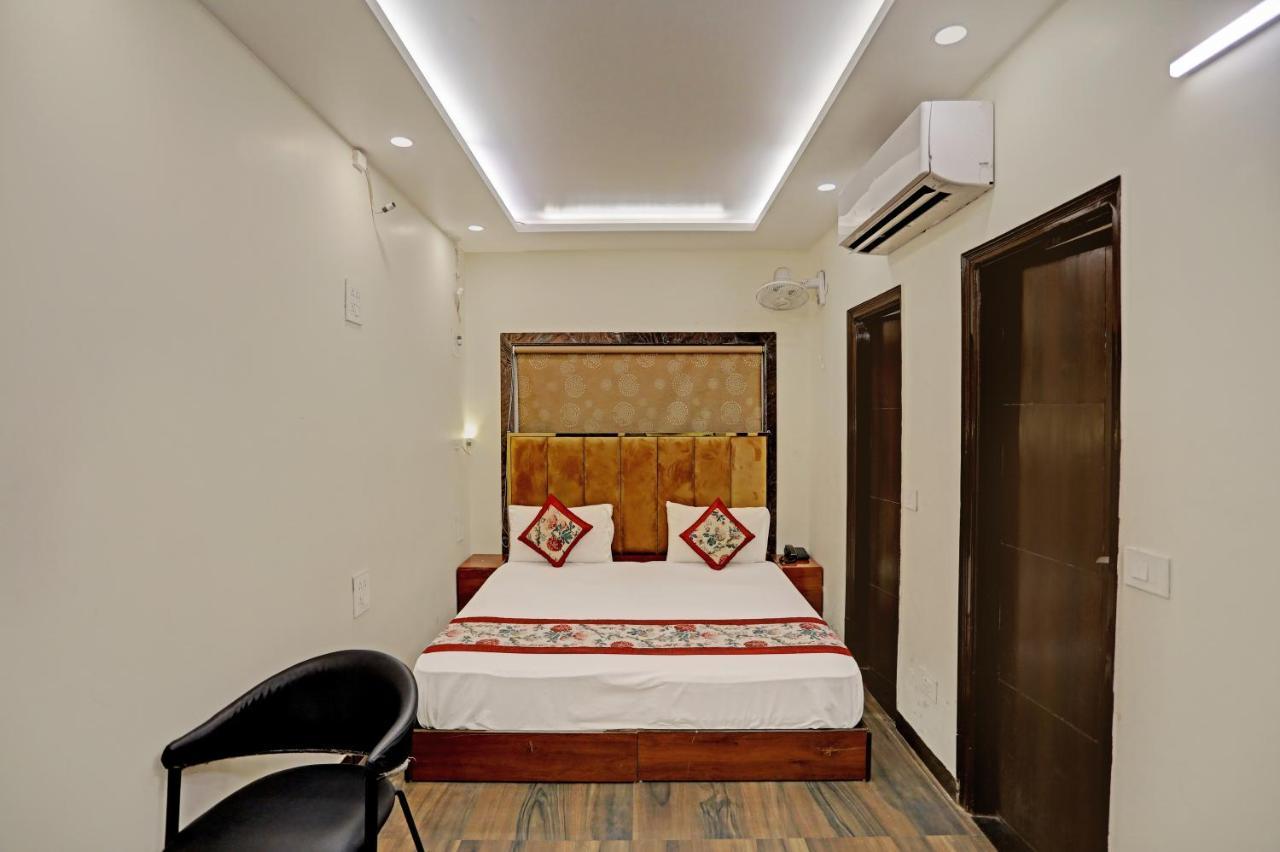 Staybook Hotel Atlanta New Delhi Train Station Exterior foto