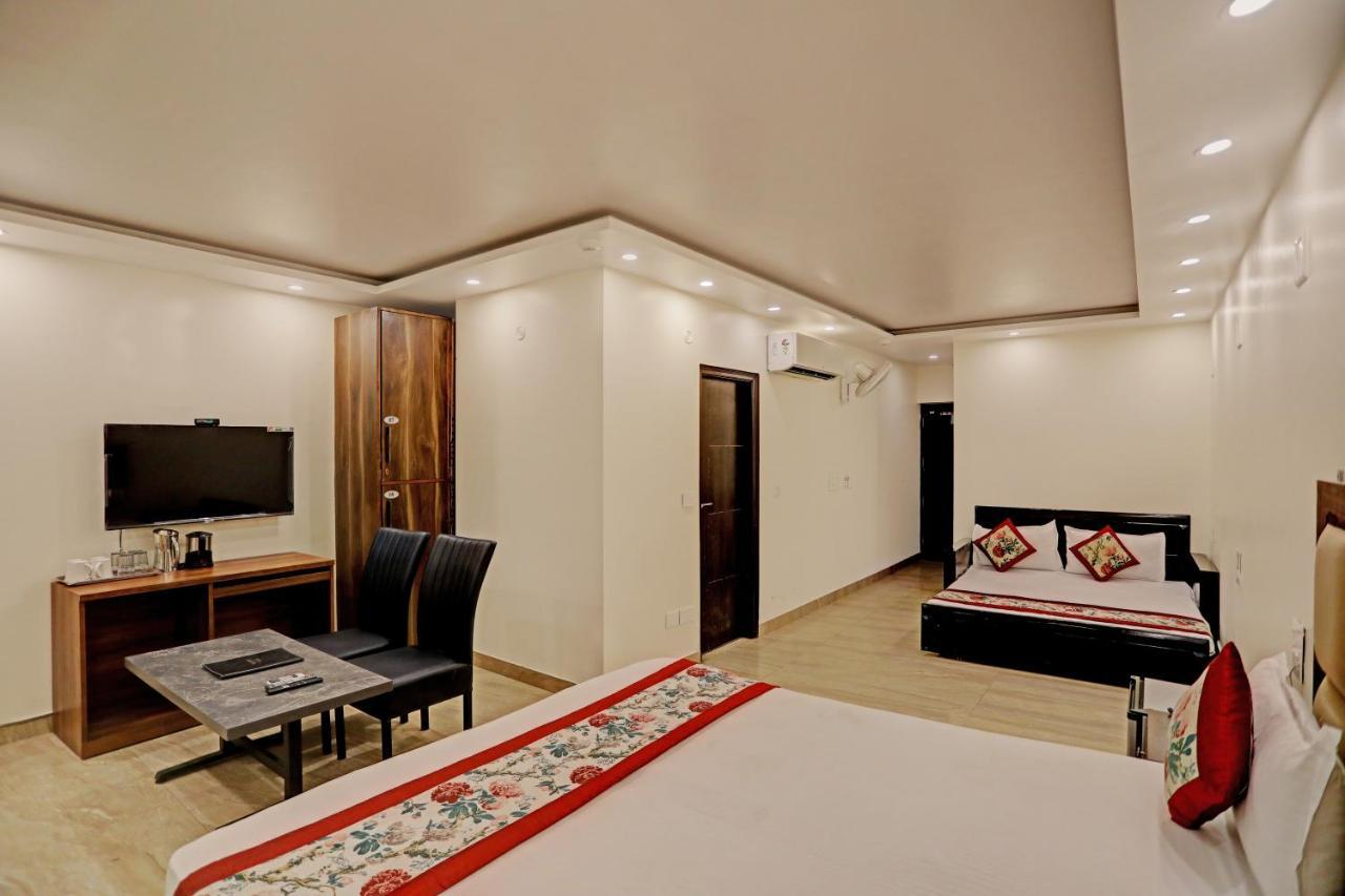 Staybook Hotel Atlanta New Delhi Train Station Exterior foto