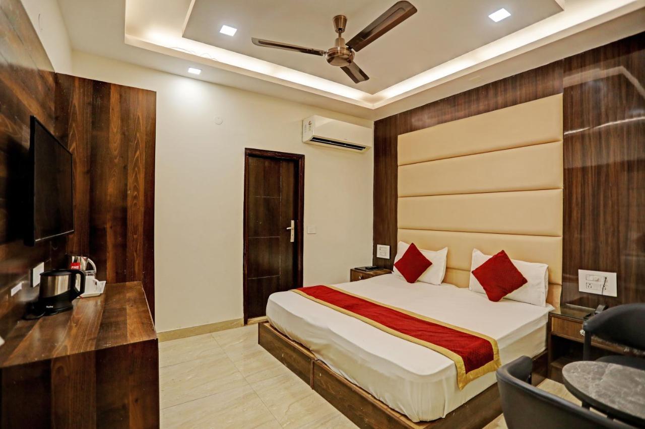 Staybook Hotel Atlanta New Delhi Train Station Exterior foto