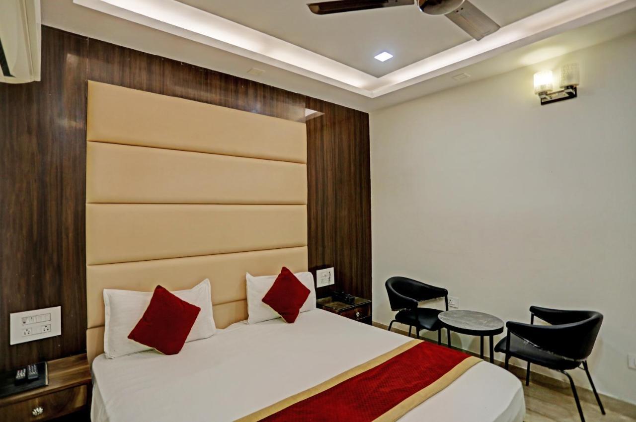 Staybook Hotel Atlanta New Delhi Train Station Exterior foto