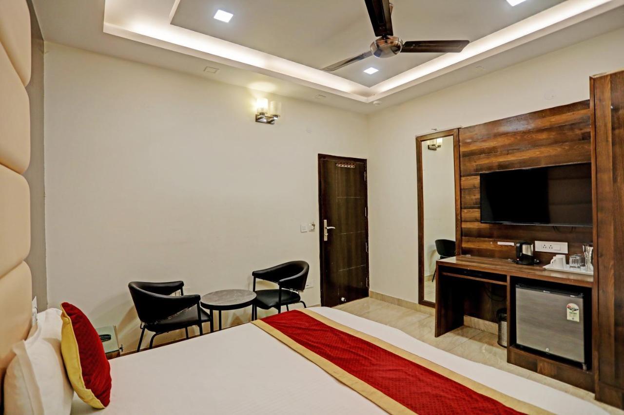 Staybook Hotel Atlanta New Delhi Train Station Exterior foto