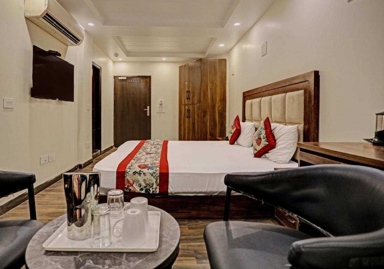 Staybook Hotel Atlanta New Delhi Train Station Exterior foto