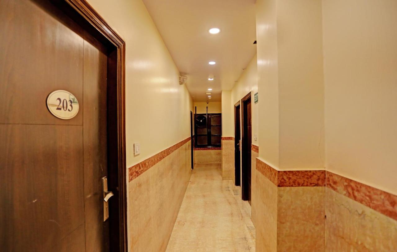 Staybook Hotel Atlanta New Delhi Train Station Exterior foto