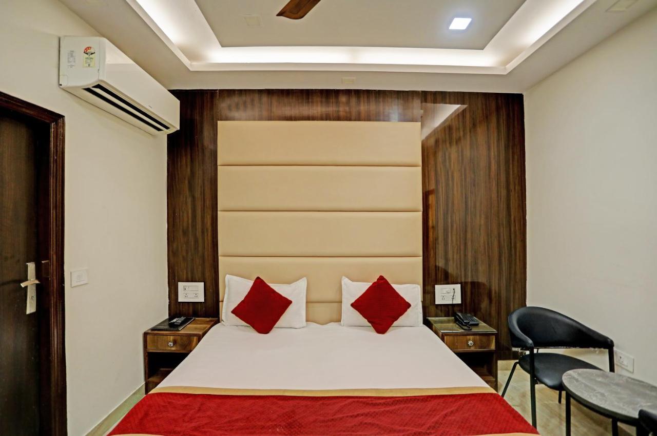 Staybook Hotel Atlanta New Delhi Train Station Exterior foto