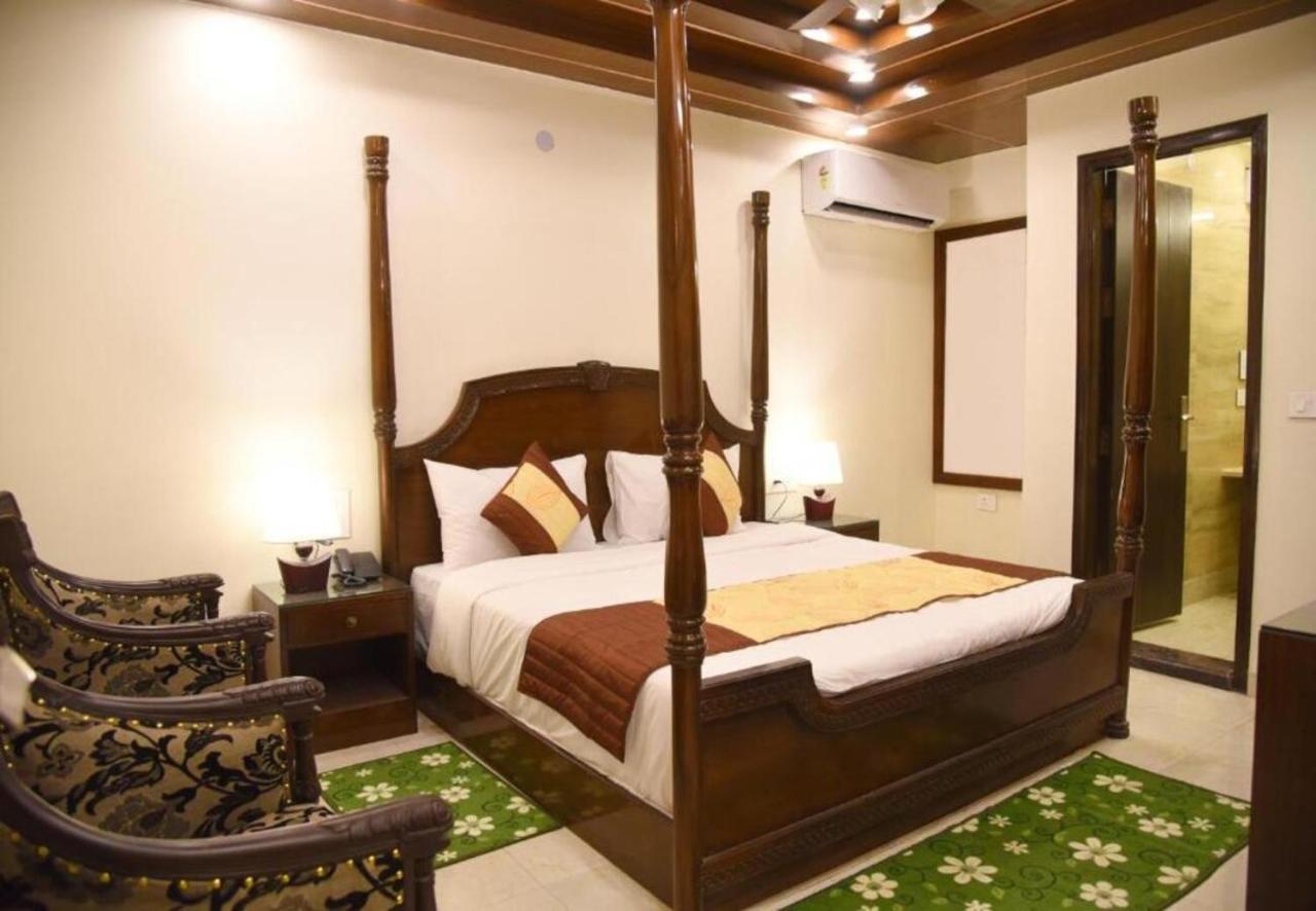 Staybook Hotel Atlanta New Delhi Train Station Exterior foto