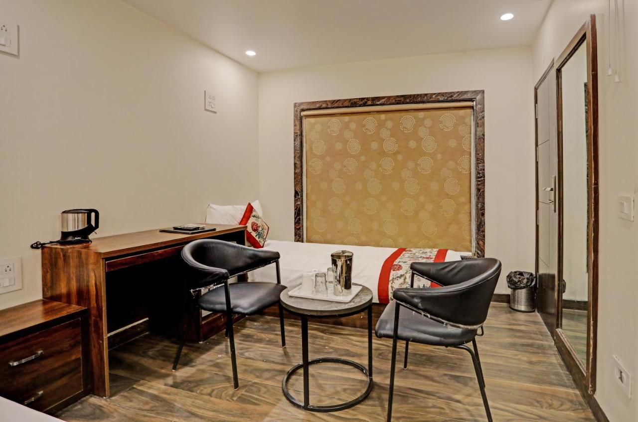 Staybook Hotel Atlanta New Delhi Train Station Exterior foto