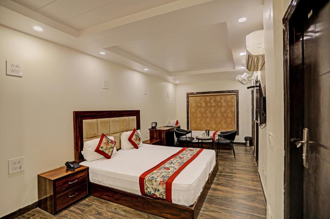 Staybook Hotel Atlanta New Delhi Train Station Exterior foto