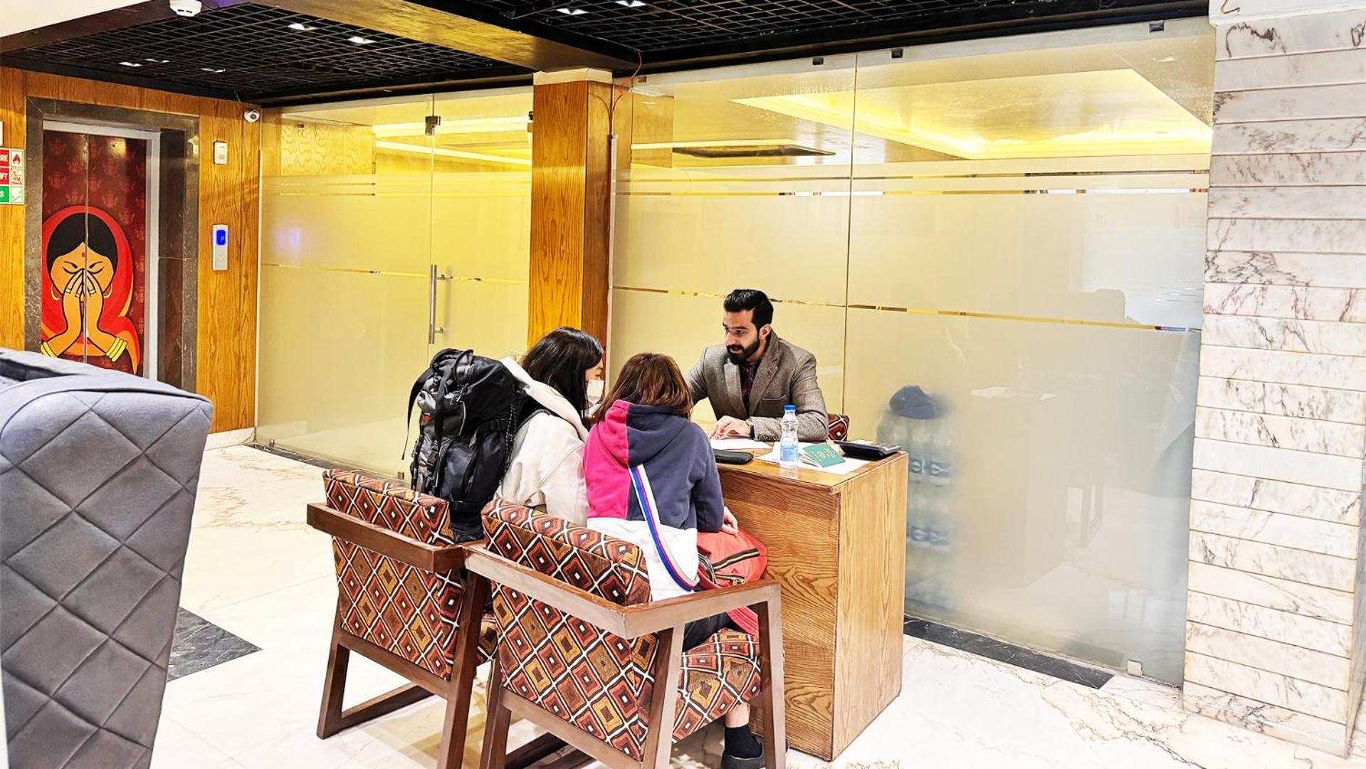 Staybook Hotel Atlanta New Delhi Train Station Exterior foto