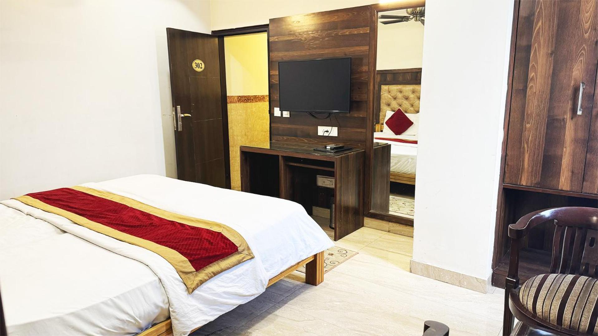 Staybook Hotel Atlanta New Delhi Train Station Exterior foto