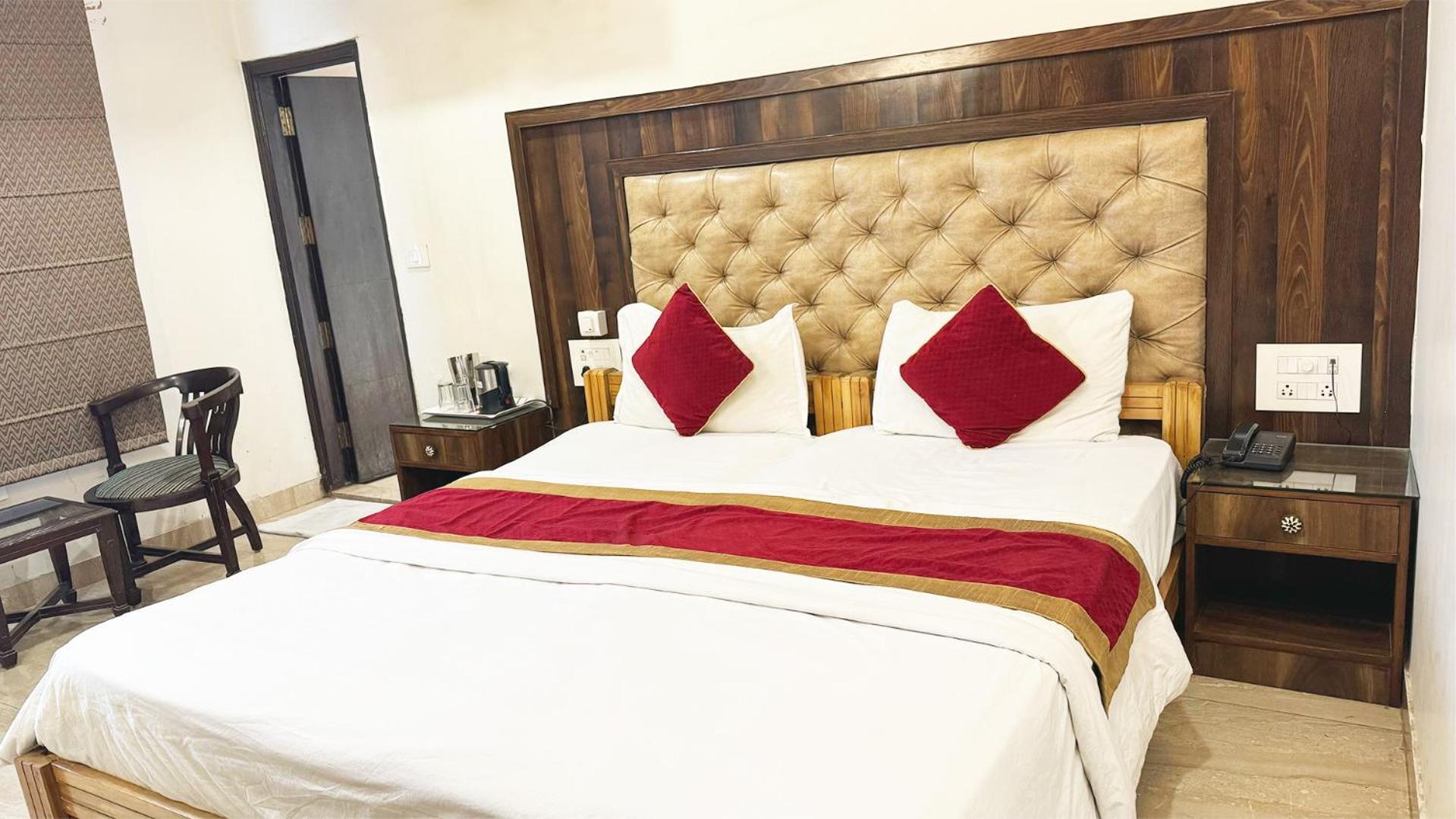 Staybook Hotel Atlanta New Delhi Train Station Exterior foto