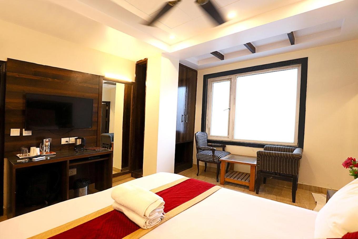 Staybook Hotel Atlanta New Delhi Train Station Exterior foto