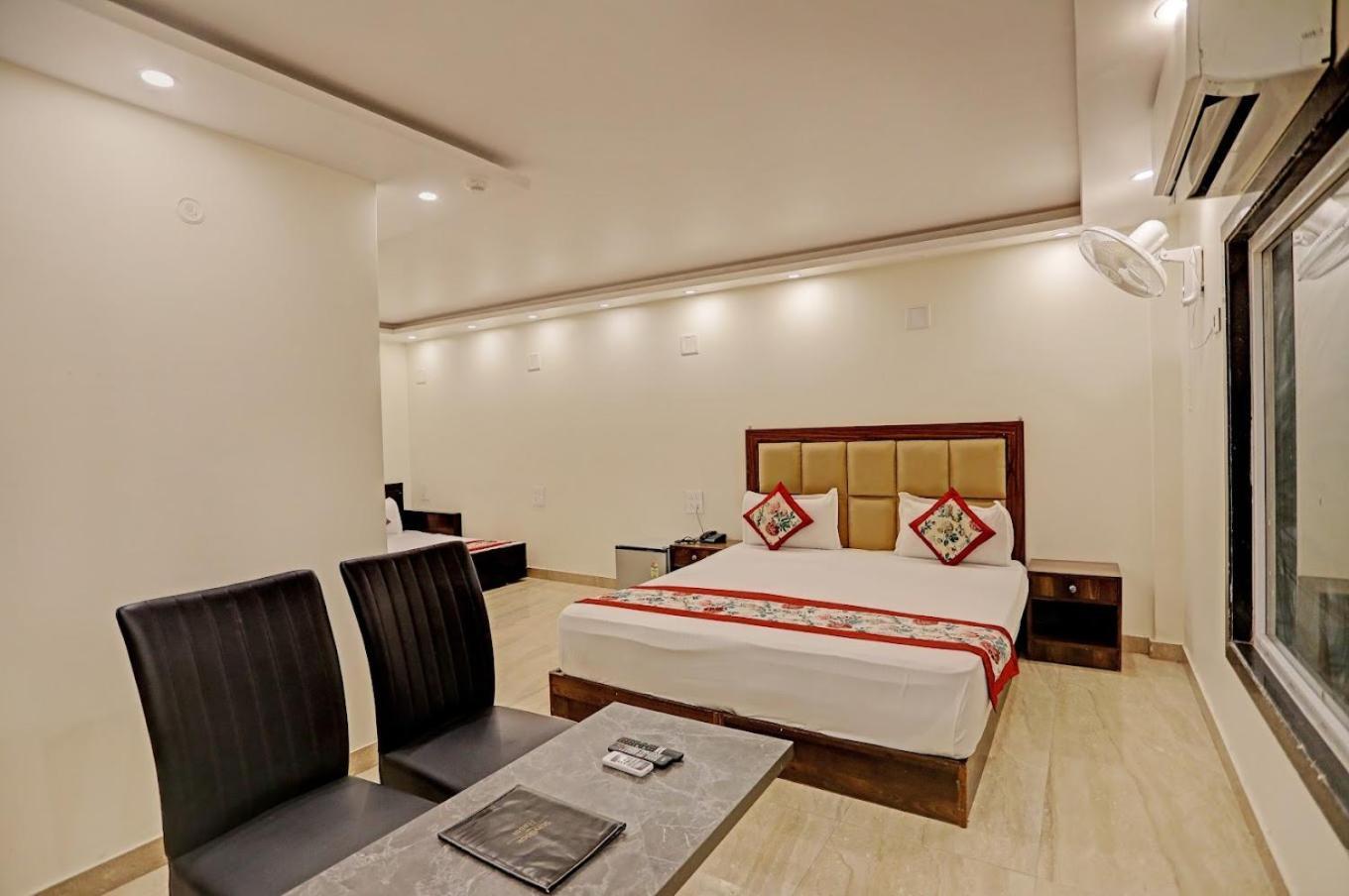 Staybook Hotel Atlanta New Delhi Train Station Exterior foto